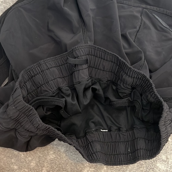 LULULEMON RUNNING SHORTS - Picture 3 of 3